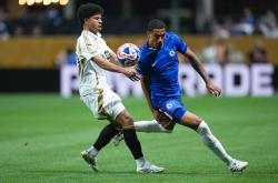 lol季中赛-包含一场激动人心的足球比赛，双方互交白刃的词条