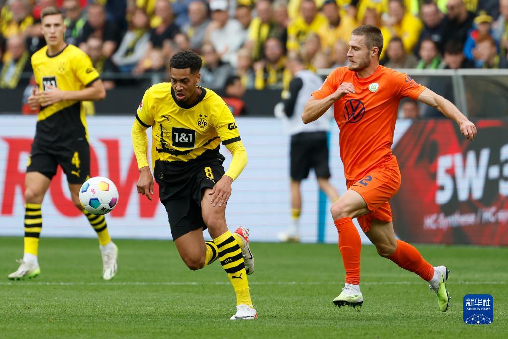 多特蒙德客场大胜沃尔夫斯堡，领先优势扩大