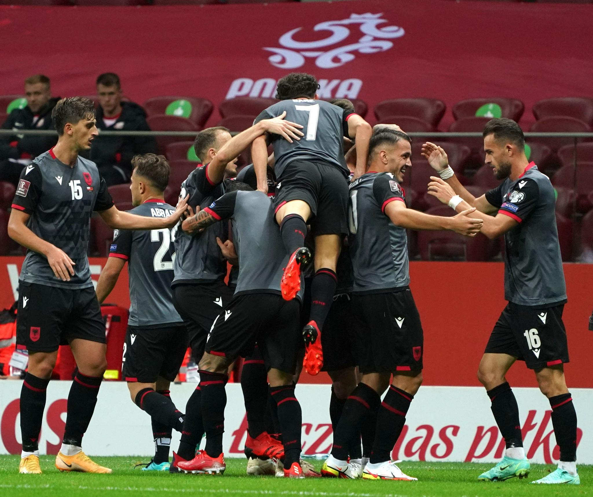 包含波兰逐渐找回状态，击败阿尔巴尼亚的词条